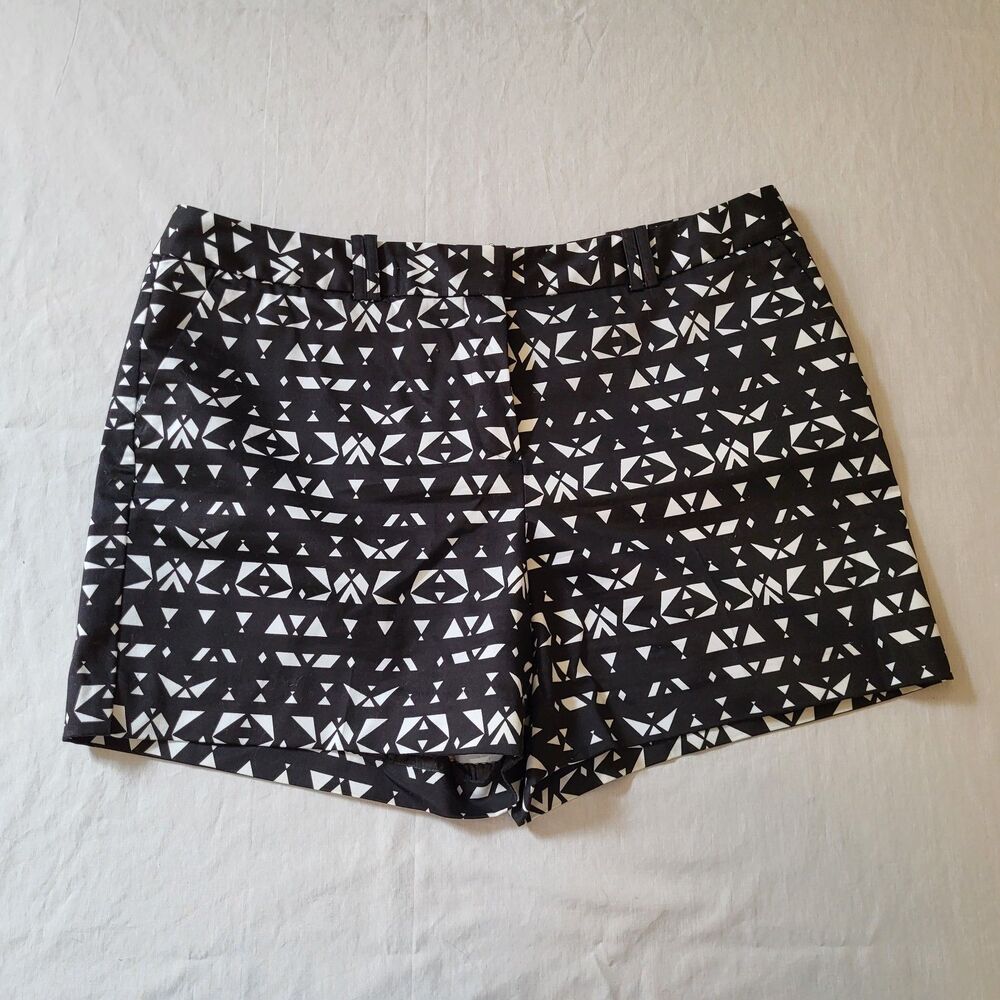 Women's Worthington Black White Geometric Patterned Shorts Size 14 Modern Fit